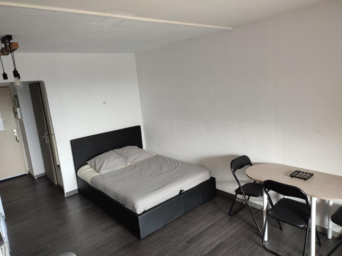Studio 4 Personnes Avec Vue Sur Le Port Apartment Hyères Exterior foto