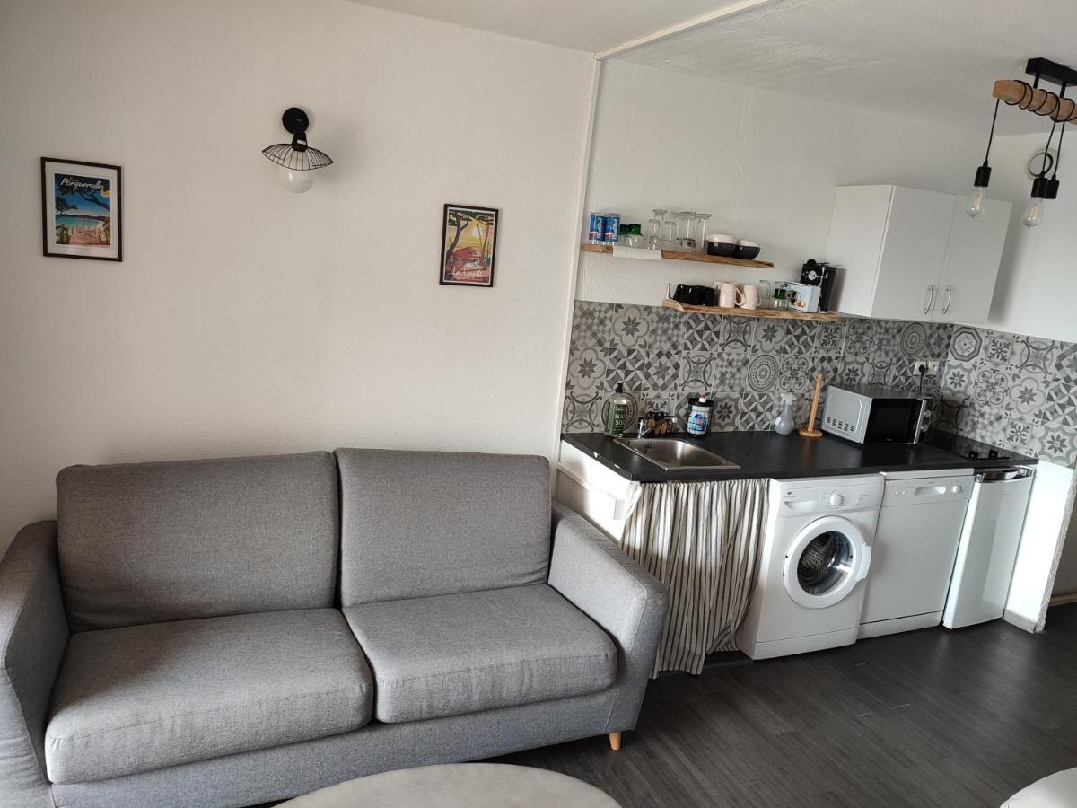 Studio 4 Personnes Avec Vue Sur Le Port Apartment Hyères Exterior foto