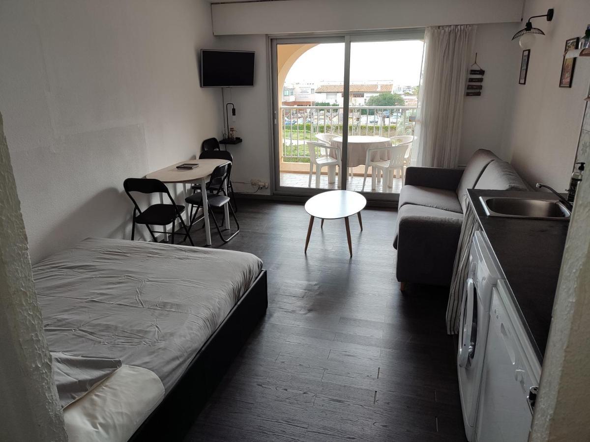 Studio 4 Personnes Avec Vue Sur Le Port Apartment Hyères Exterior foto